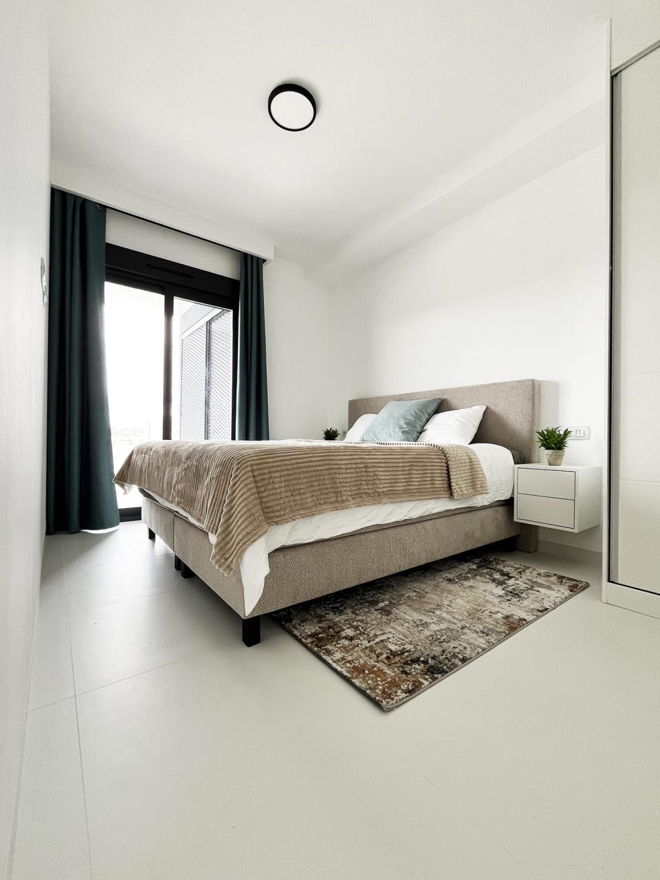 3 prostorné ložnice s&nbsp;uložnými prostory pro celkem 6 osob.